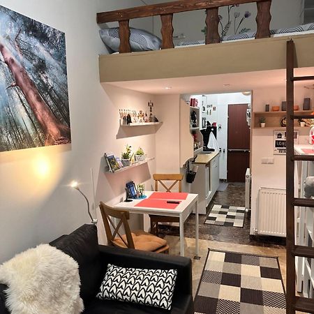 As Small As Caravans Viena Exterior foto